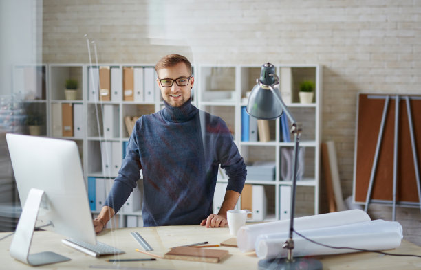 商人在工作场所图片下载