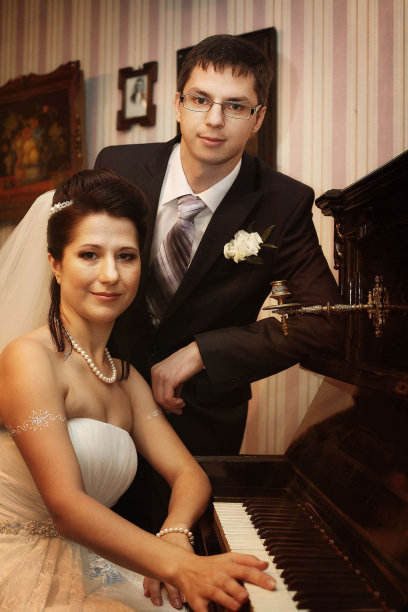 在一座古老的房子里举行婚礼图片下载