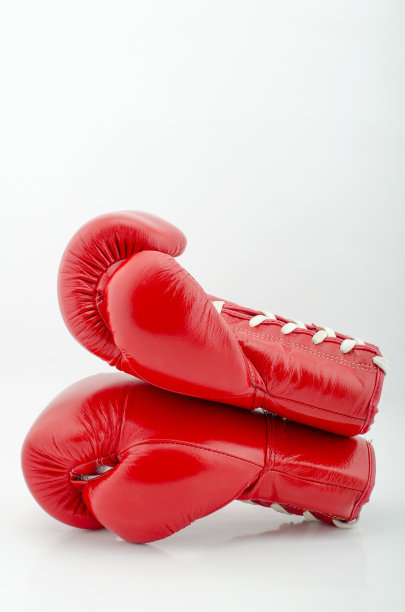 片场拍摄的红色拳击手套图片下载