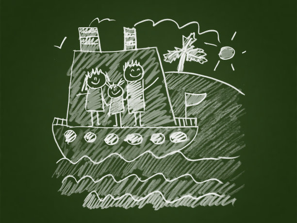 幸福的家庭在游轮上旅行素材图片