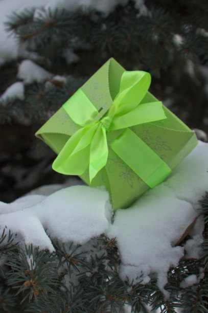 圣诞树上的礼物图片下载