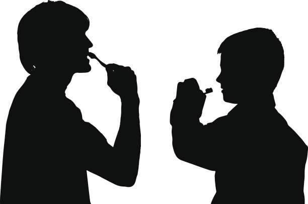 一个家庭的矢量剪影。图片下载