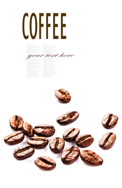 烘培咖啡豆孤立在白色背景微距。图片下载