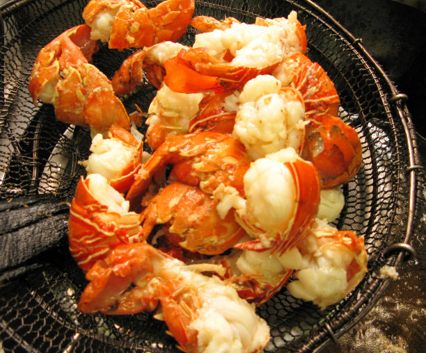 在餐厅做炸龙虾图片下载