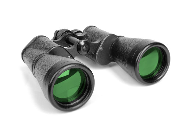 黑色双筒望远镜孤立在白色上。图片下载