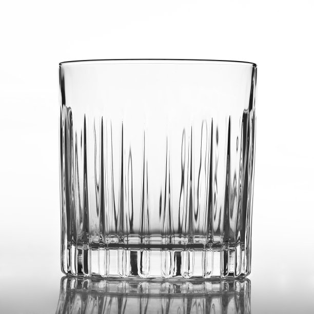 威士忌玻璃图片下载