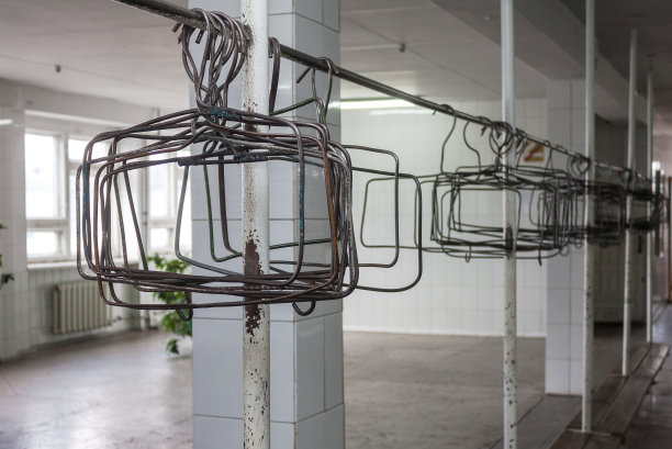 空荡荡的衣架图片下载