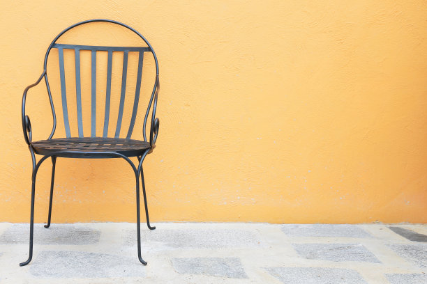 椅子放在外面图片下载