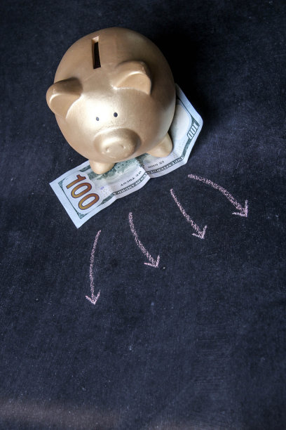 有投资概念的储蓄罐图片下载