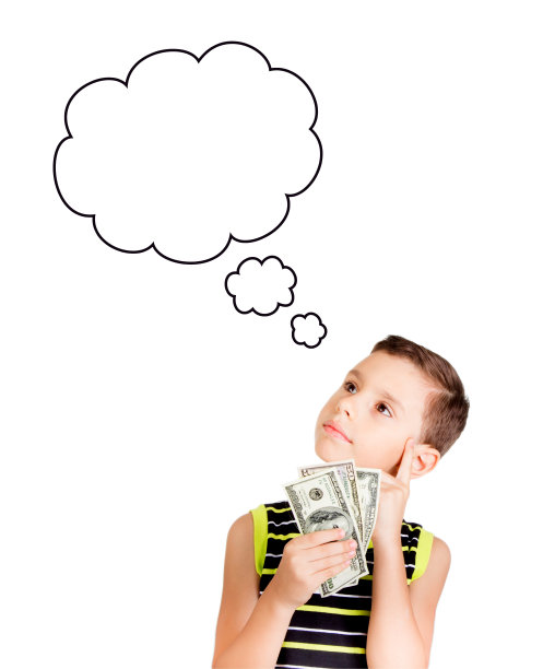 小男孩在考虑用他的钱买什么图片下载