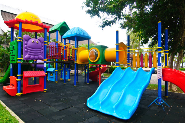 操场在花园图片下载