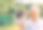 小女孩在户外玩老人的帽子图片下载