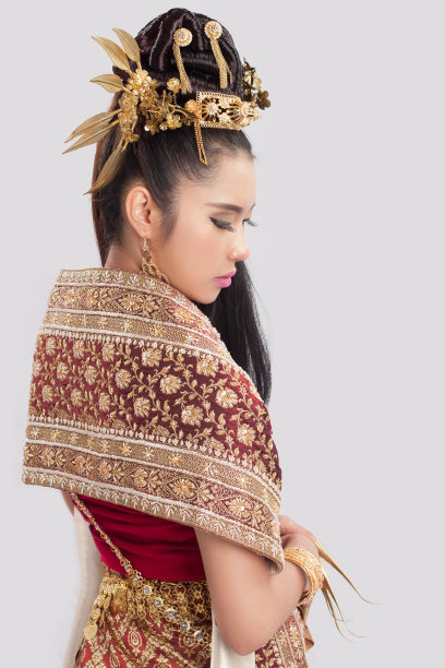 穿着泰国传统服装的泰国女人图片下载