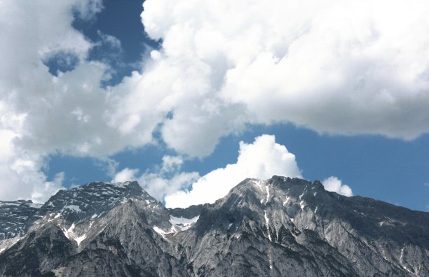 在奥地利阿尔卑斯山山脉/图片下载