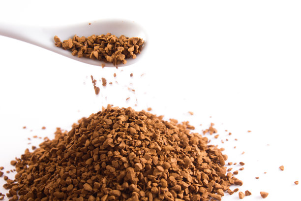 咖啡，勺子和一堆颗粒图片下载