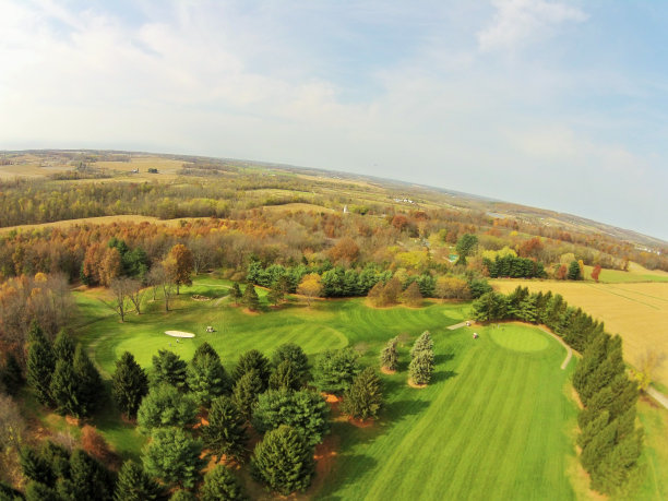 高尔夫在俄亥俄州落在无人机图片下载