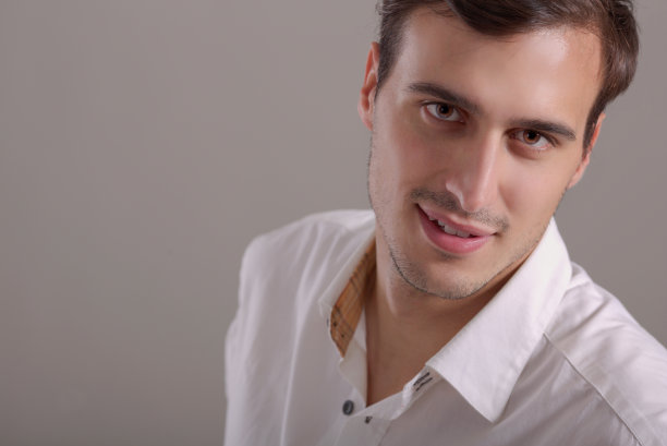 年轻人图片下载