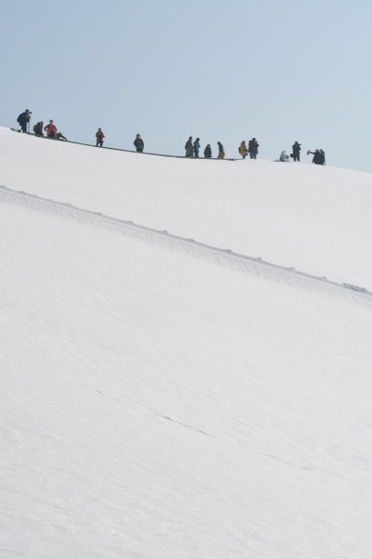 冬季雪山和登山图片下载