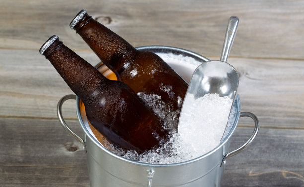 冰啤酒的季节图片下载