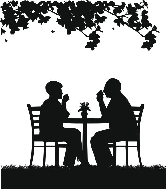 可爱的退休老人夫妇在花园里喝咖啡图片下载