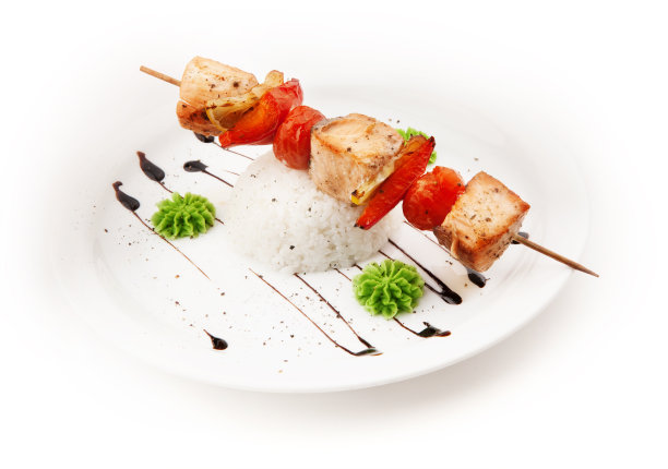 烤肉串由肉、辣椒粉和番茄制成图片下载