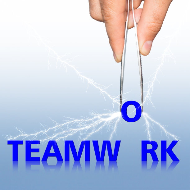 Word团队合作和手用镊子图片下载