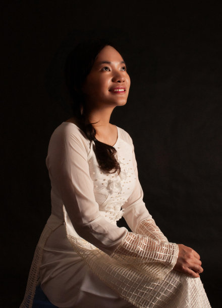 年轻美丽的越南女孩图片下载