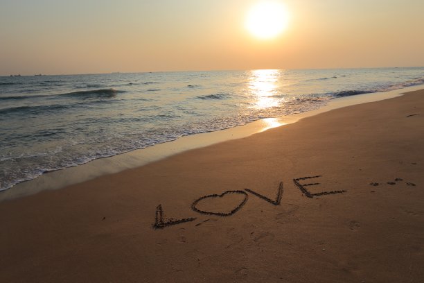 沙滩上的文字图片下载