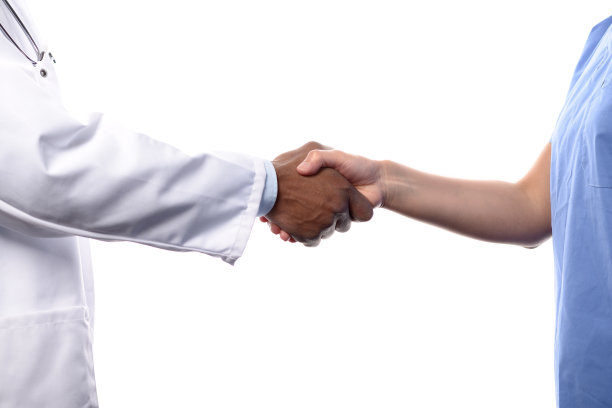 两位医生握手图片下载