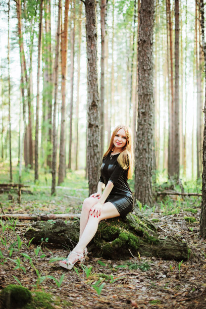 女性肖像。图片下载