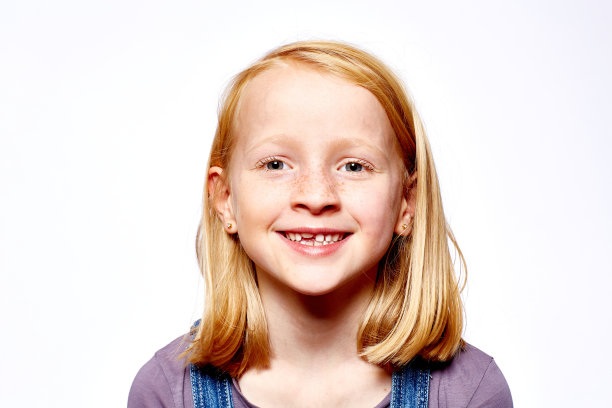 女孩让愁眉苦脸图片下载