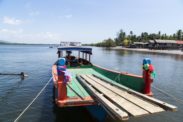 海上的渔船图片下载