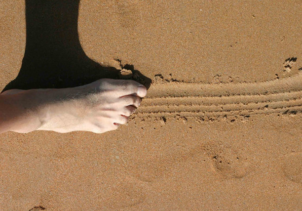 沙滩上女人的低处图片下载