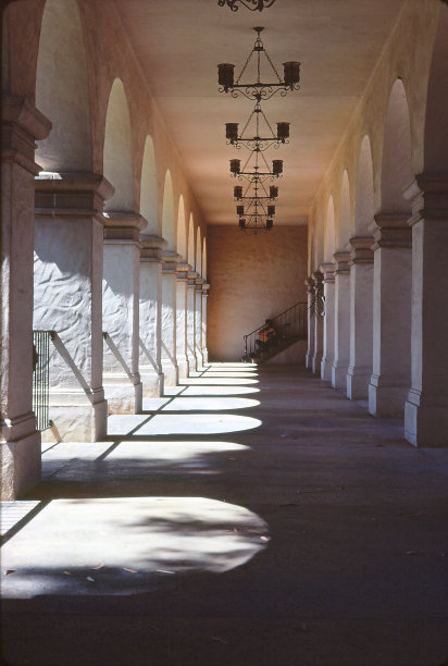 走廊-巴尔博亚公园，圣地亚哥，ca 1981图片下载