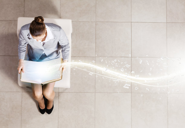 年轻的女商人图片下载