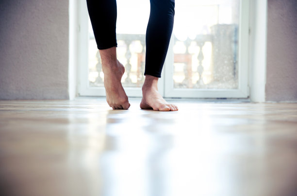 一个男人的腿图片下载