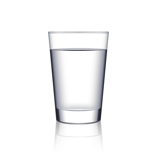 一杯水隔离在白色载体上图片下载