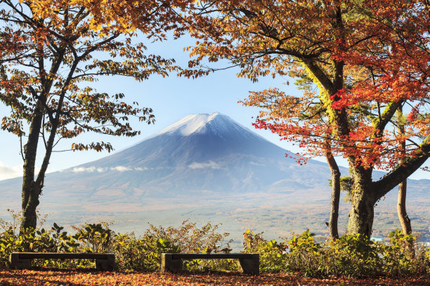 背景是富士山的圣山图片下载