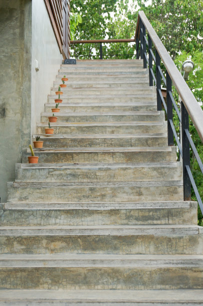 在房子的楼梯上图片下载