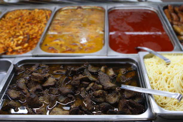 在餐厅里提供食物的酒吧图片下载