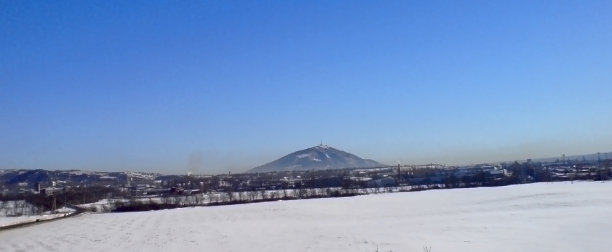 马沙克山和冬季景观。Pyatigorsk全景图片下载