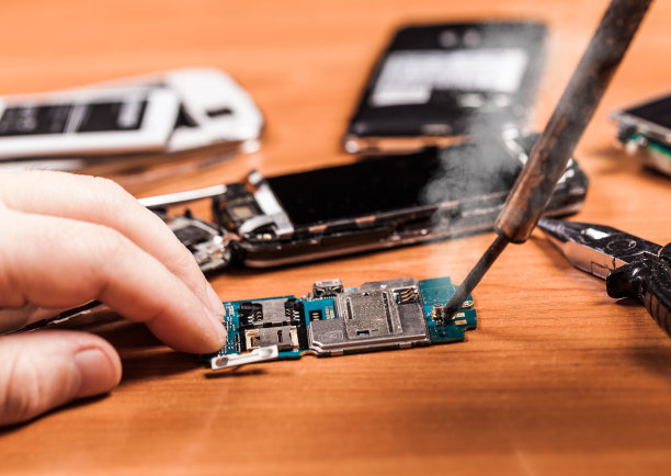 焊接，修理断裂的手机图片下载