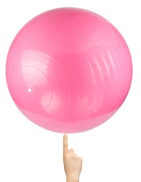 粉色普拉提球在指尖图片下载
