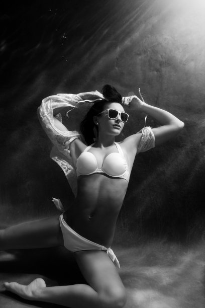 戏剧性的游泳运动员图片下载