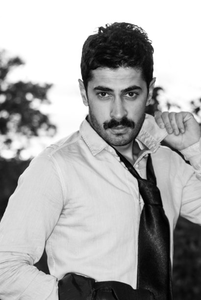 年轻英俊的商人图片下载