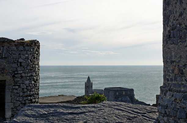 海阔天空的建筑景观图片下载