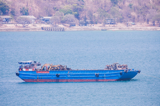 海运港口的货船图片下载