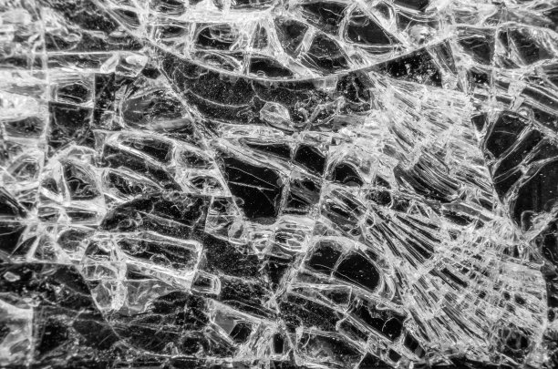 破碎的智能手机。图片下载