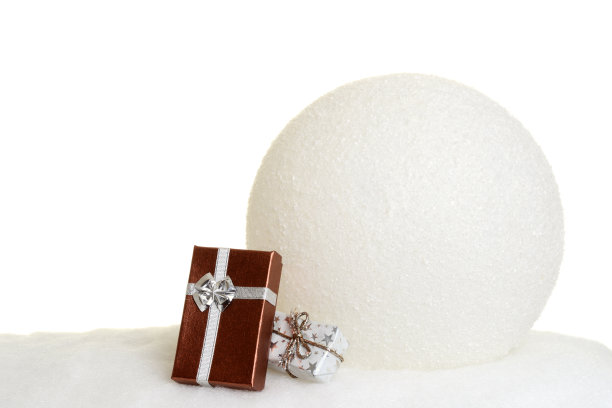 装满礼物的大雪球图片下载