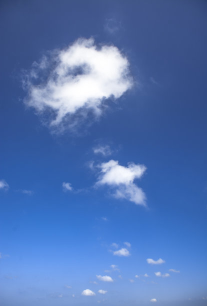 白云和蓝天图片下载